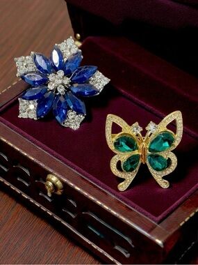 Two Sparkling Vintage Style Brooches